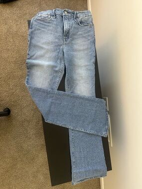Good American Women’s Good Classic  Bootcut Jeans. High rise. 33.5” inseam